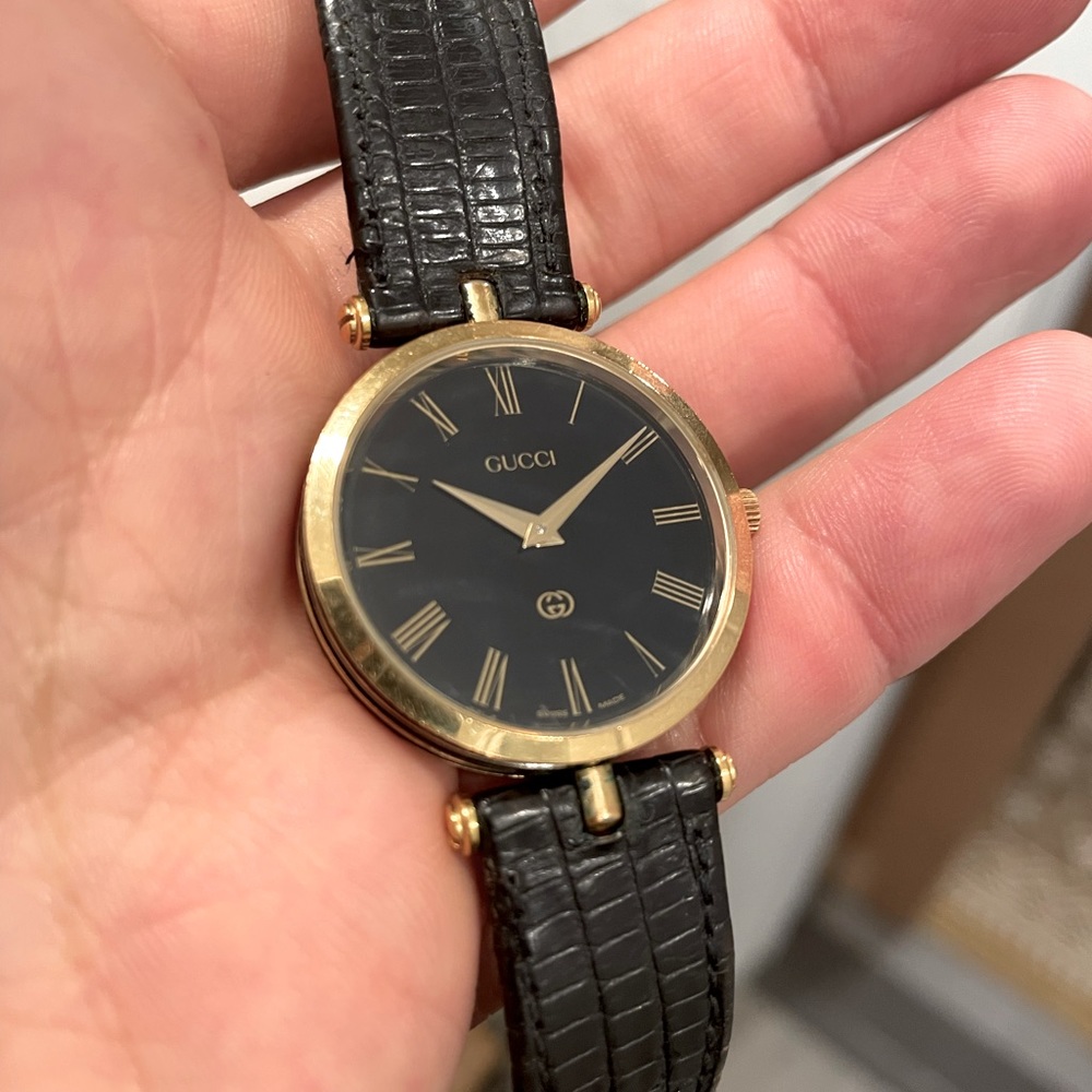 Vintage GUCCI Quartz Women's Watch Swiss Made - Stacker Black & Gold.